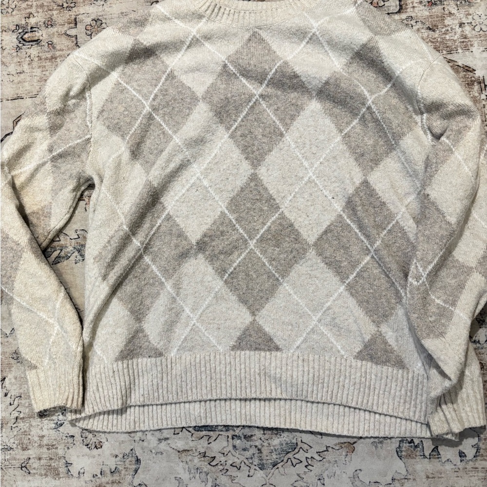 Hollister Cream and Tan Argyle Crewneck Sweater